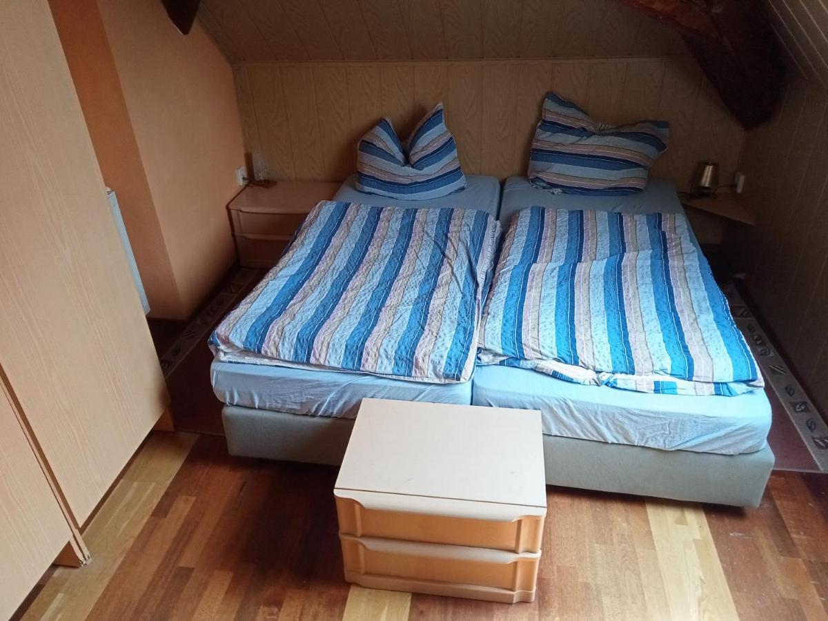 Uebernachtungszimmer 1 Schlettau Buitenkant foto